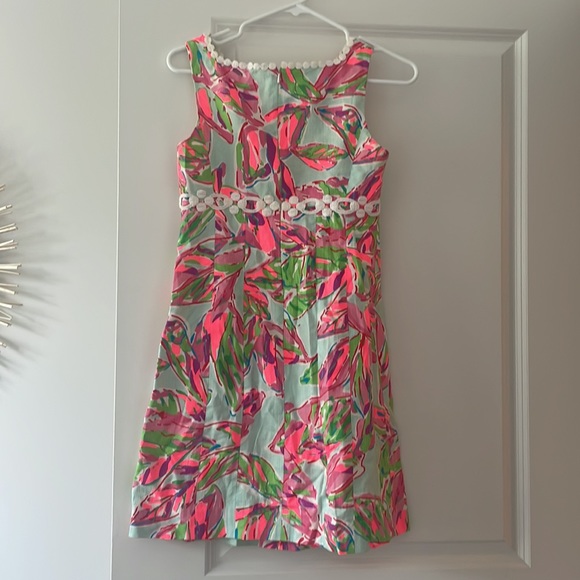 Lilly pulitzer size 0 dress! Super cute and worn a handful of times - Picture 2 of 4